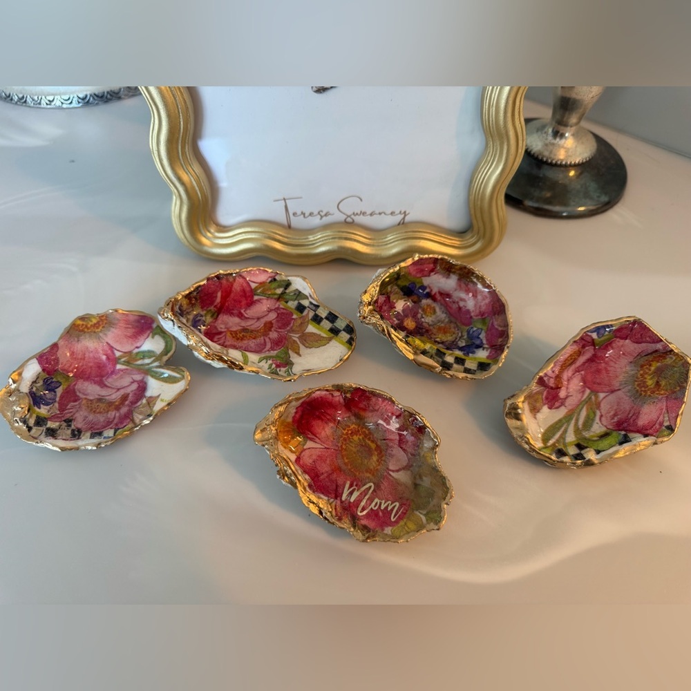Oyster Shell White Flower Market Floral Peony Pattern Ring Dish - Picture 5 of 5